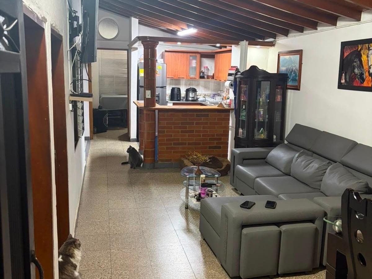 CASA EN VENTA UBICADO EN MEDELLÍN SECTOR ROBLEDO