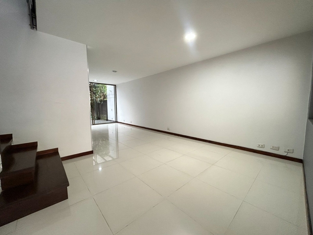 CASA EN ARRIENDO UBICADA EN ENVIGADO SECTOR CUMBRES