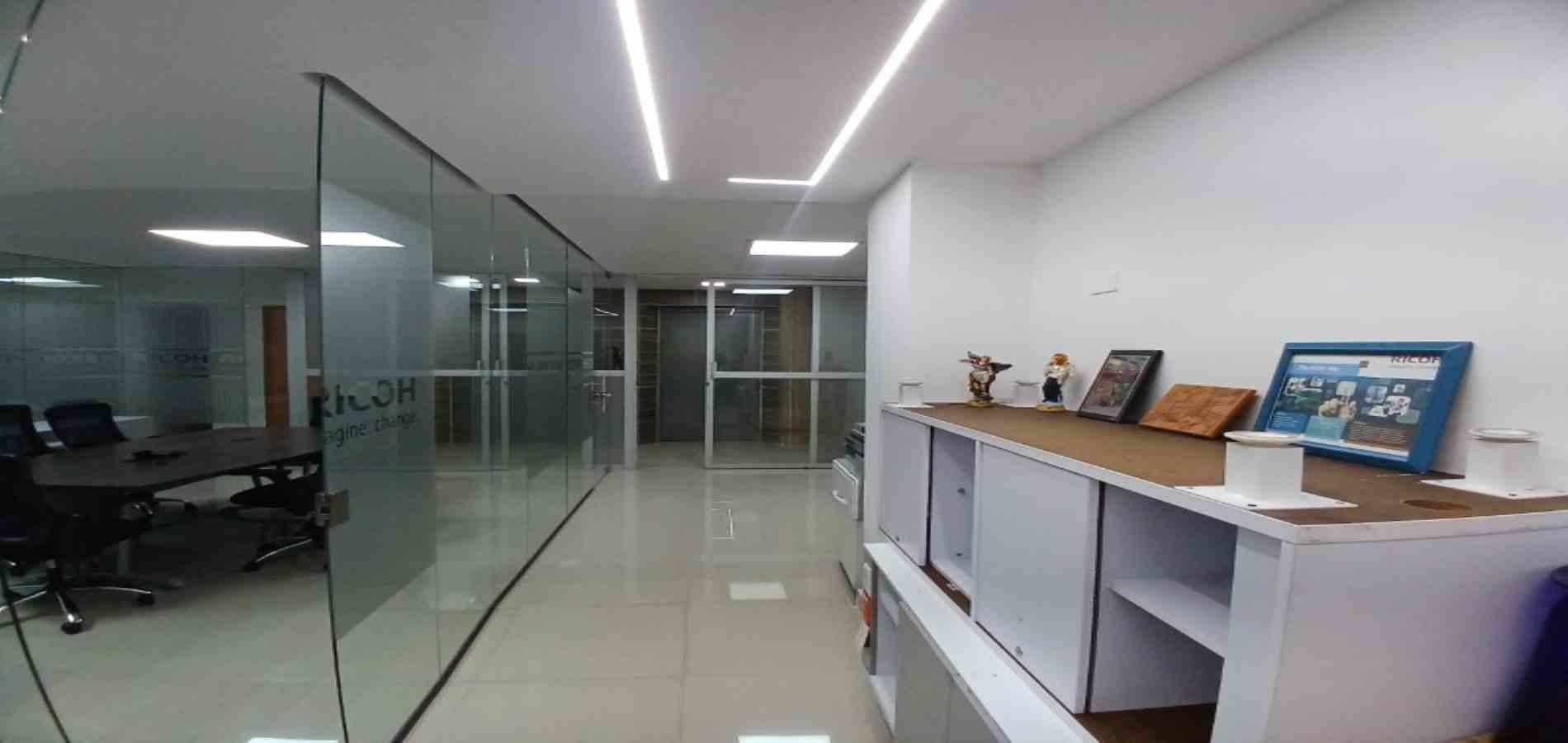 Oficina en arriendo ubicada en Medellín, sector Estadio