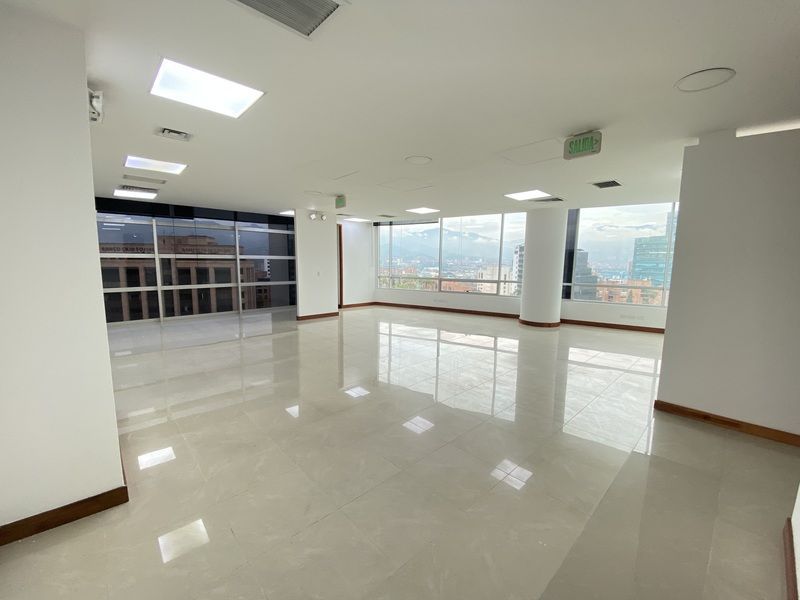 OFICINA EN ARRIENDO UBICADA EN EL POBLADO SECTOR MILLA DE ORO