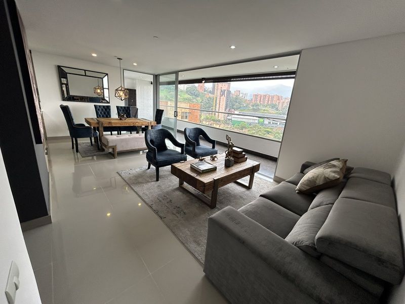 Apartamento en venta ubicado en Envigado, sector Loma del Chocho