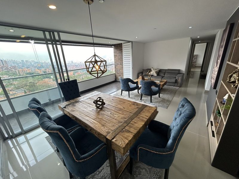 Apartamento en venta ubicado en Envigado, sector Loma del Chocho