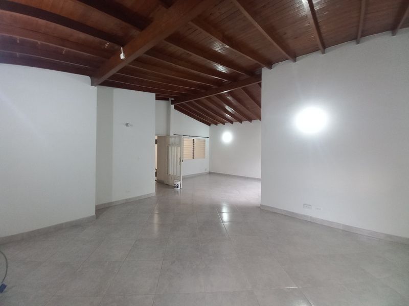 Casa en arriendo ubicada en Medellín, sector Calasanz