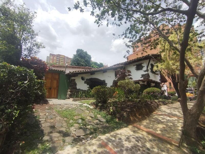 Casa en venta ubicada en Medellín, sector Aguacatala