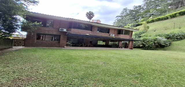 Casa en venta ubicada en Medellín, sector Altos del Poblado