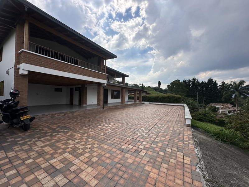 Casa en arriendo ubicada en Envigado, sector Las Antillas