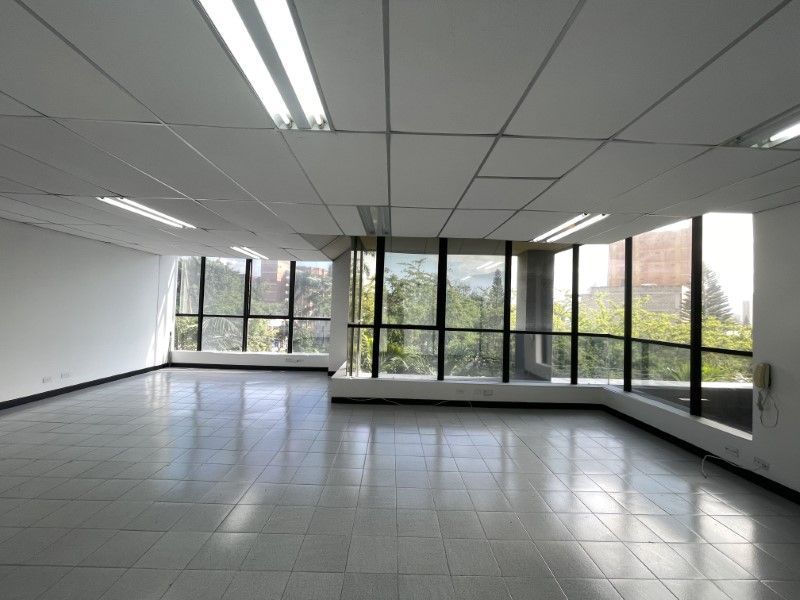 Oficina en arriendo ubicada en Medellín, sector Avenida Nutibara
