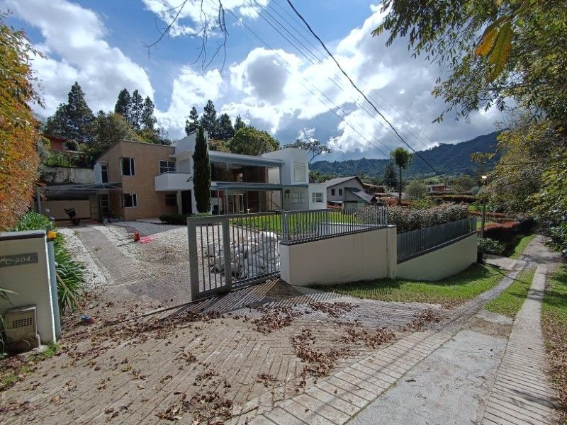 Casa en venta ubicada en Envigado, sector Loma del Escobero