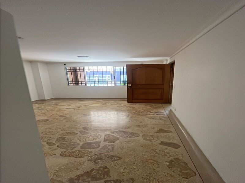 Oficina en venta ubicada en Medellín, sector Laureles