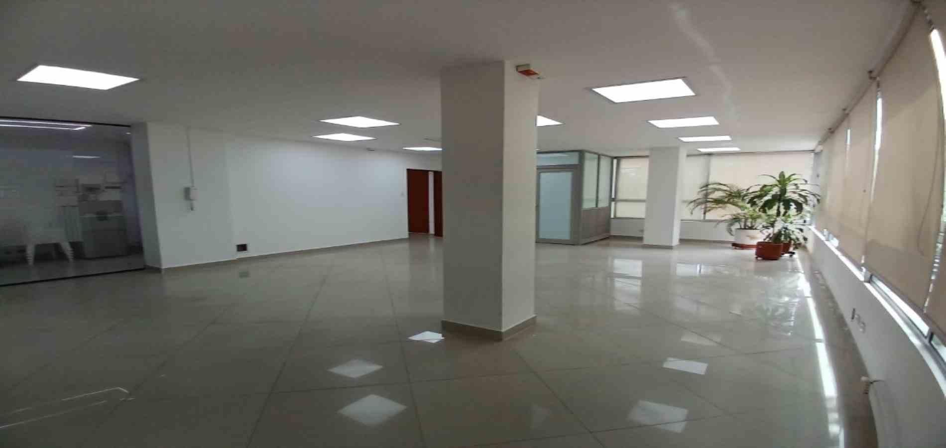 Oficina en arriendo ubicada en Medellín, sector Estadio