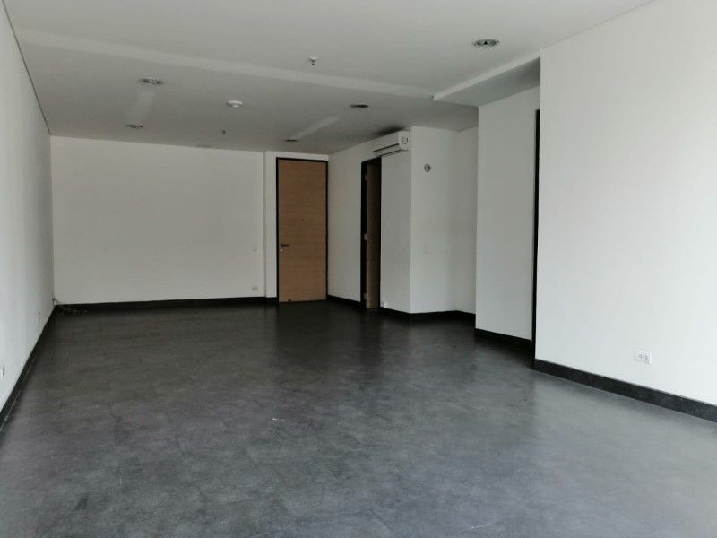 Oficina en arriendo ubicada en Medellín, sector Manila
