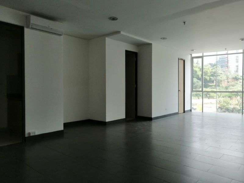 Oficina en arriendo ubicada en Medellín, sector Manila