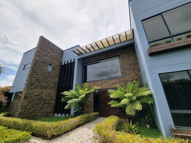 Casa en venta ubicada en Envigado, sector El Penasco
