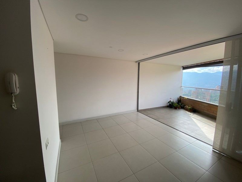 Apartamento en venta ubicado en Envigado, sector Loma del Chocho