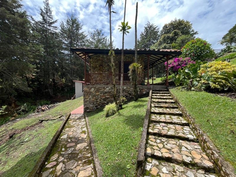 Finca en arriendo ubicada en Rionegro, sector Vía Llanogrande - el Retiro