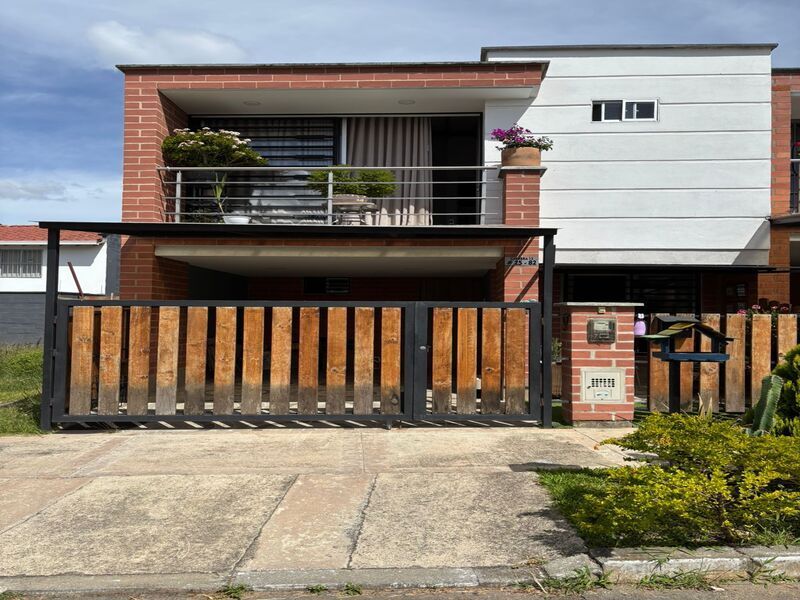Casa en venta ubicada en La Ceja, sector Viva