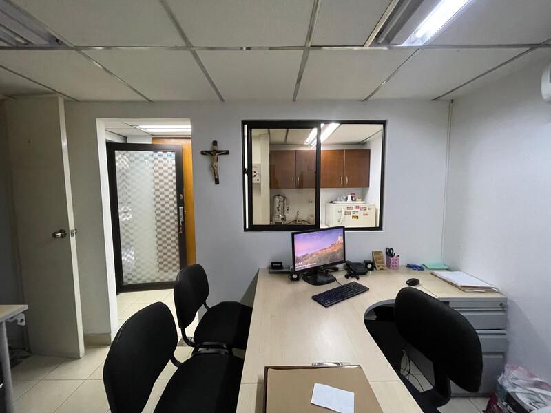 Oficina en venta ubicada en Medellín, sector Laureles