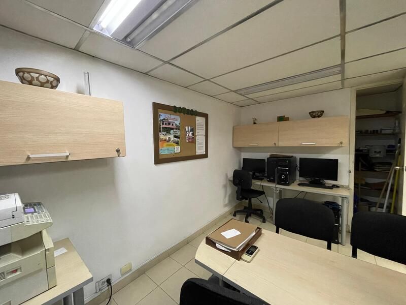 Oficina en venta ubicada en Medellín, sector Laureles