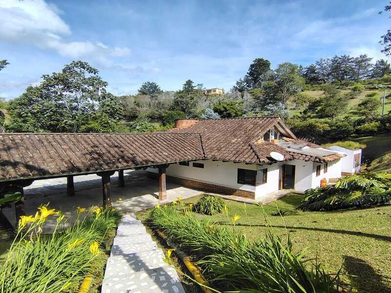 Finca en arriendo ubicada en El Retiro, sector Vía Principal el Retiro - la Fe
