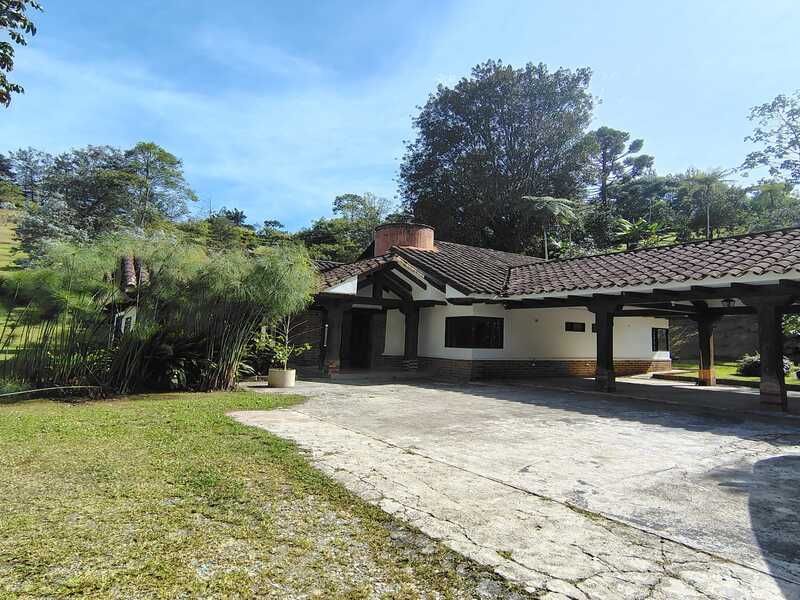 Finca en arriendo ubicada en El Retiro, sector Vía Principal el Retiro - la Fe