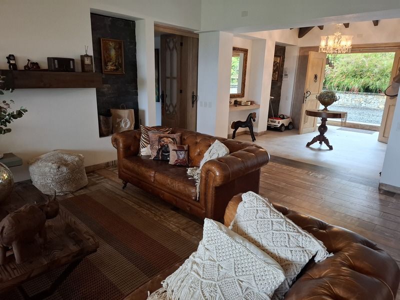 Finca en venta ubicada en La Estrella, sector Escuela de Policia
