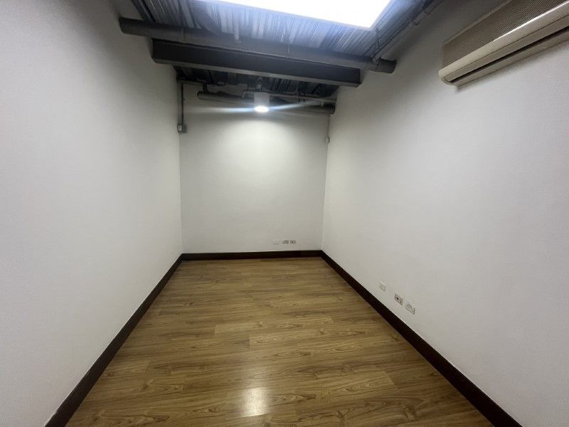Oficina en arriendo ubicada en Medellín, sector Provenza