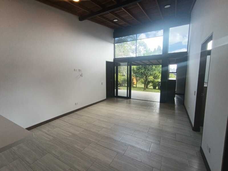 CASA CAMPESTRE EN ARRIENDO UBICADA EN MARINILLA SECTOR ALTO BELEN