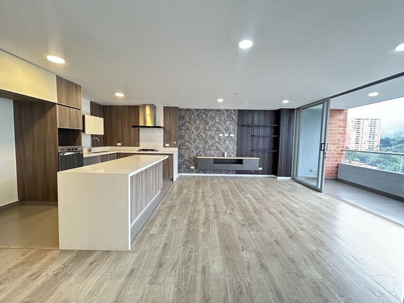 Apartamento en venta ubicado en Envigado, sector Loma de las Brujas