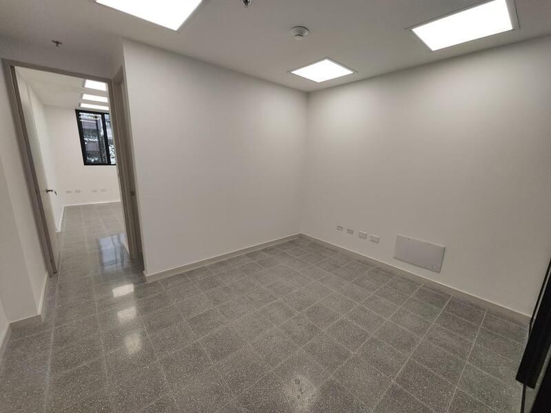 Consultorio en arriendo ubicado en Medellín, sector Los Colores