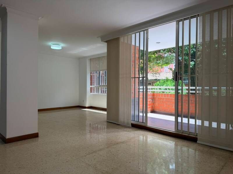 APARTAMENTO EN VENTA UBICADO EN MEDELLIN SECTOR LAURELES