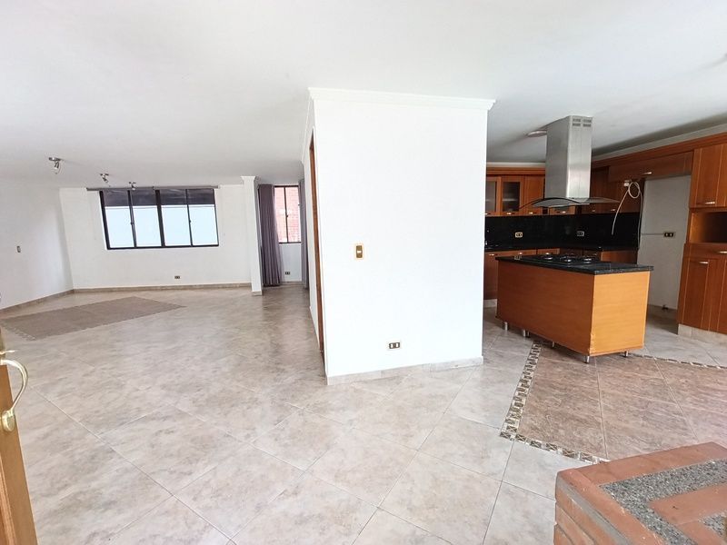 Casa en arriendo ubicada en Sabaneta, sector Aves María