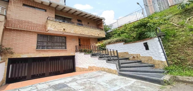 Casa en arriendo ubicada en Sabaneta, sector Aves María