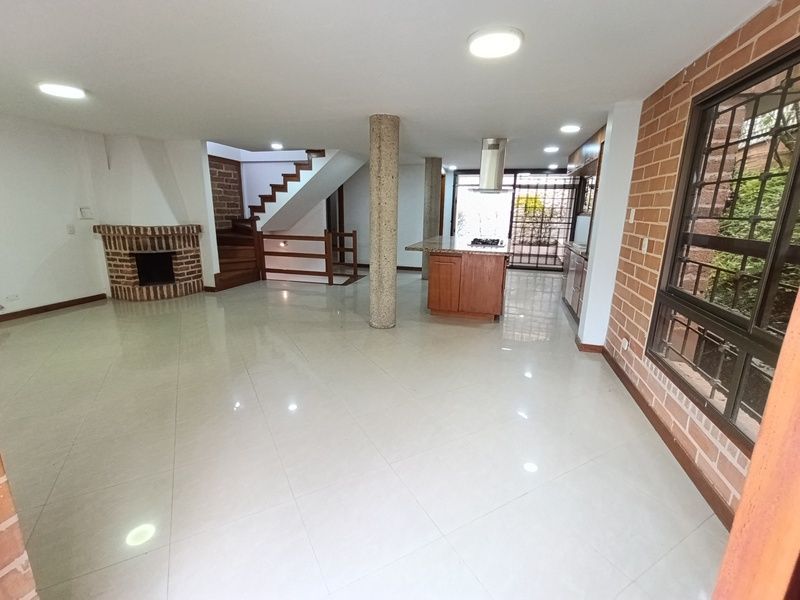 Casa en arriendo ubicada en Sabaneta, sector Aves María