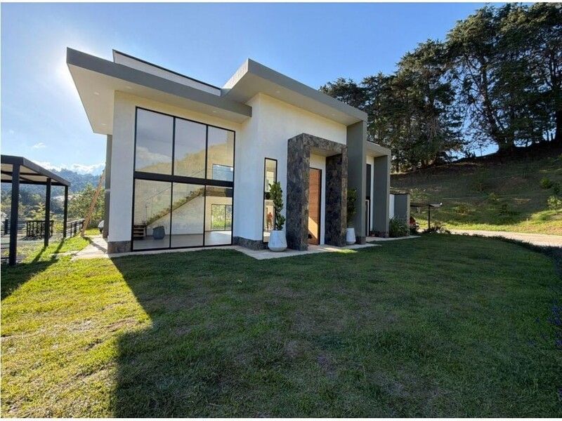 Casa en arriendo ubicada en La Ceja, sector Montesol