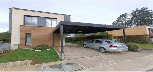 Casa en arriendo ubicada en Rionegro, sector El Tablazo