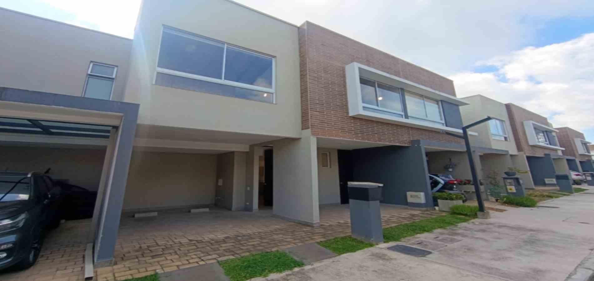 Casa en arriendo ubicada en La Ceja, sector Circunvalar Sur