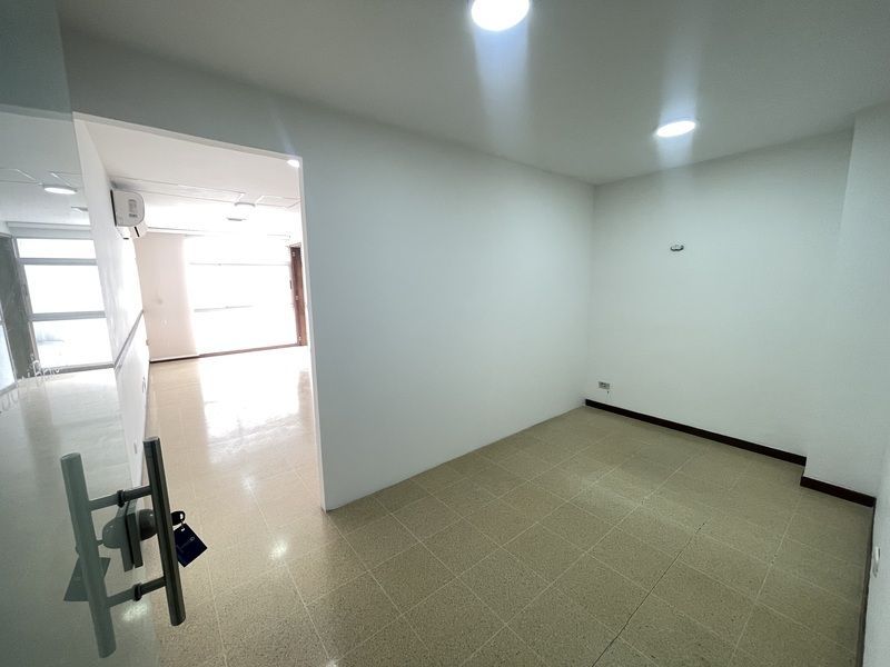 Oficina en arriendo ubicada en Medellín, sector Laureles