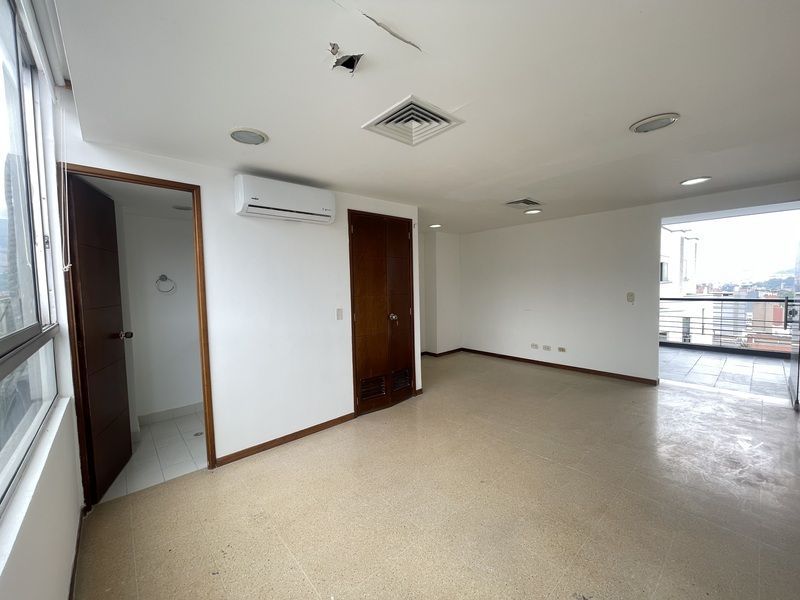 Oficina en arriendo ubicada en Medellín, sector Laureles