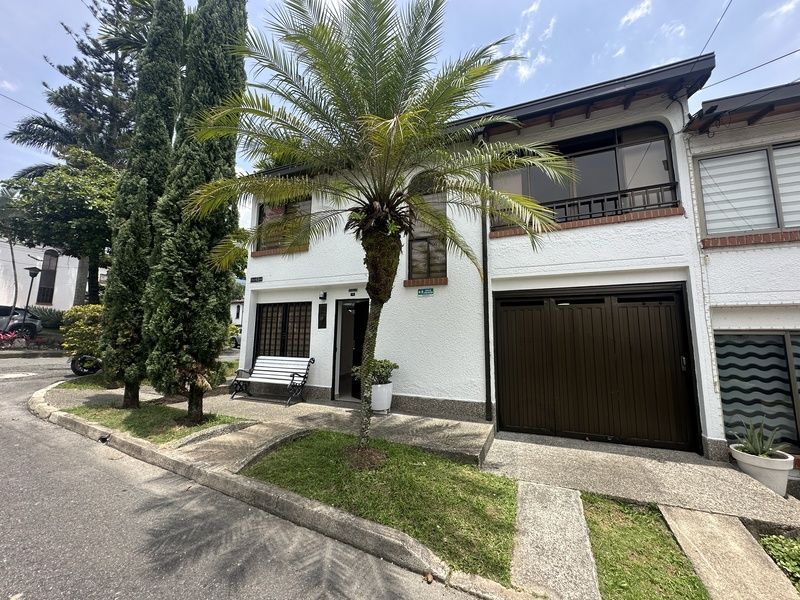 Casa en arriendo ubicada en Envigado, sector El Dorado