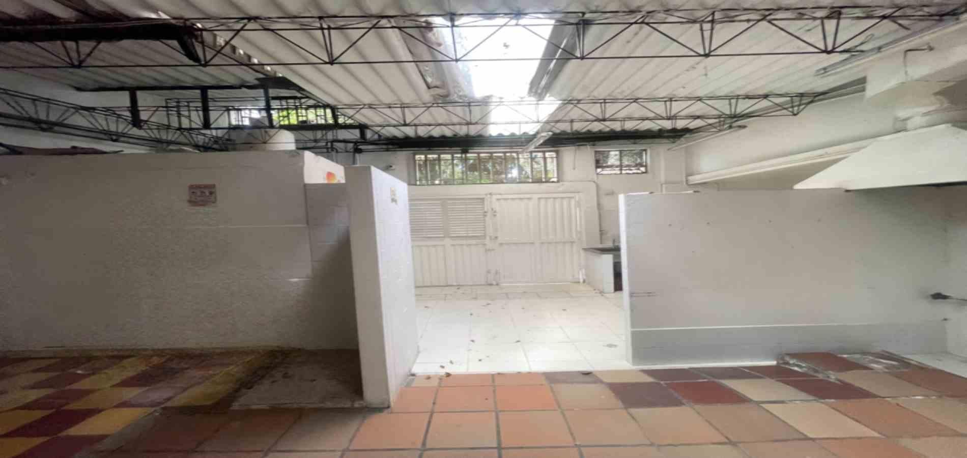 Local en arriendo ubicado en Medellín, sector Estacion Floresta