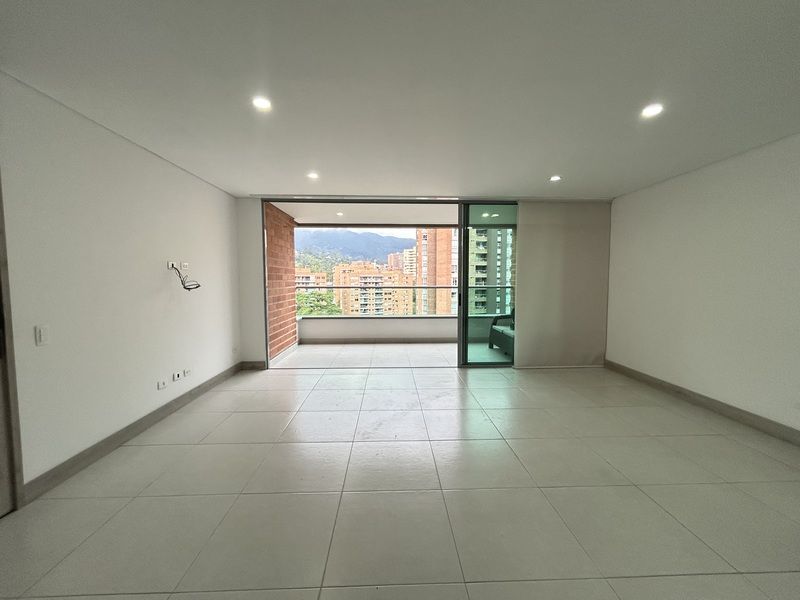 Apartamento en arriendo ubicado en Envigado, sector Loma de los Mesa