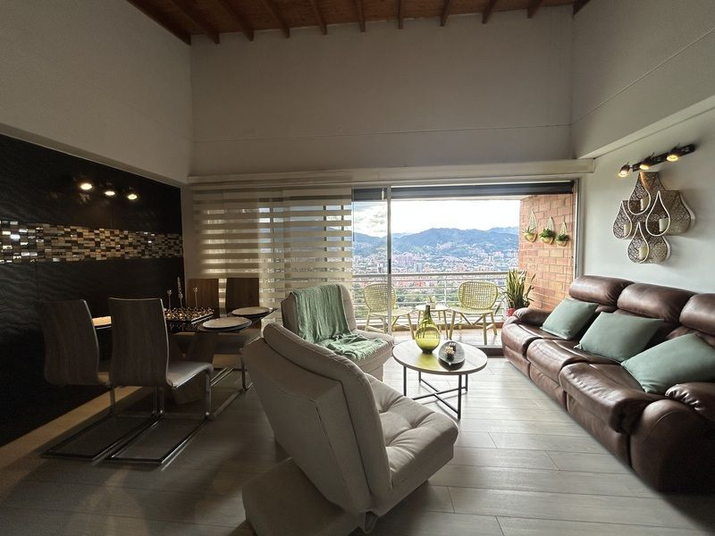 Apartamento en venta ubicado en Envigado, sector Loma de las Brujas
