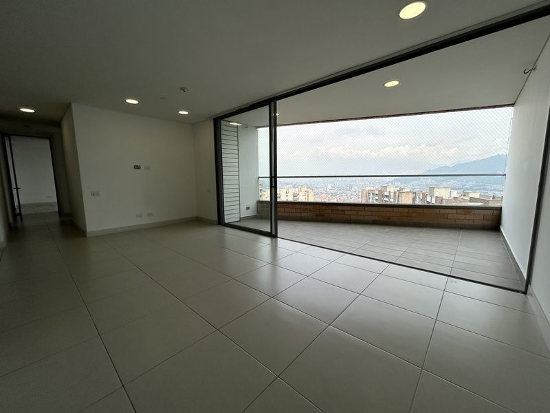 Apartamento en arriendo ubicado en Envigado, sector Loma del Chocho