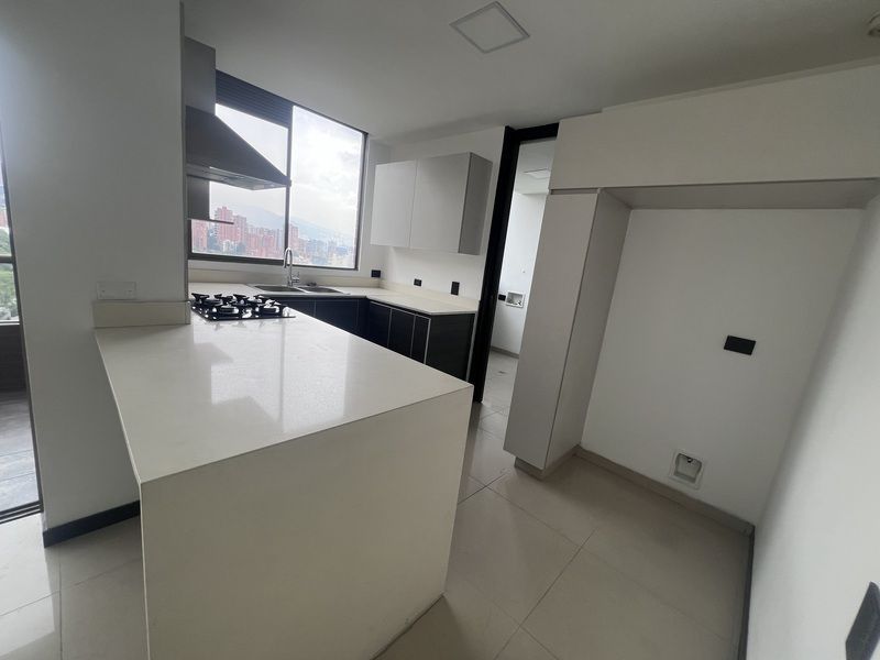 APARTAMENTO EN ARRIENDO UBICADO EN EL POBLADO SECTOR LALINDE