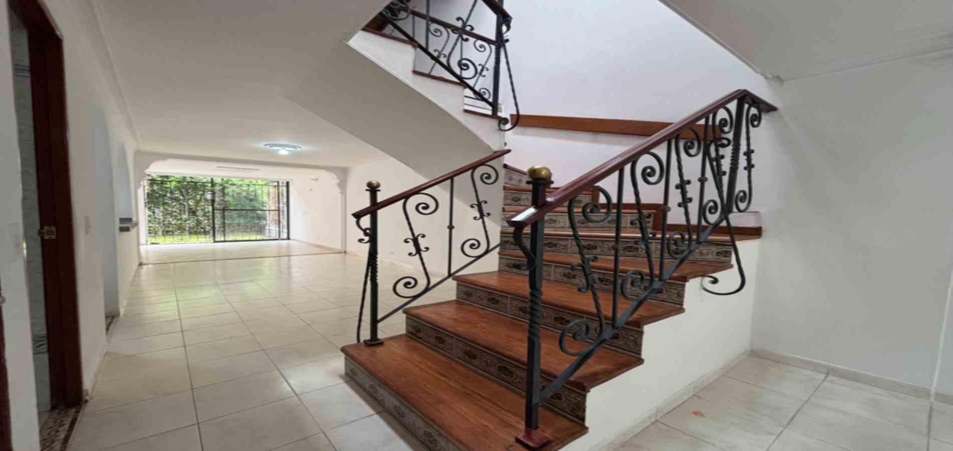 CASA EN ARRIENDO UBICADA EN ENVIGADO SECTOR EL DORADO