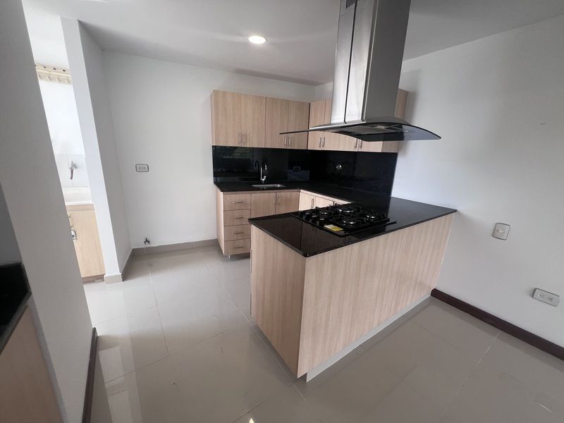 APARTAMENTO EN ARRIENDO UBICADO EN EL POBLADO SECTOR LOMA DEL INDIO