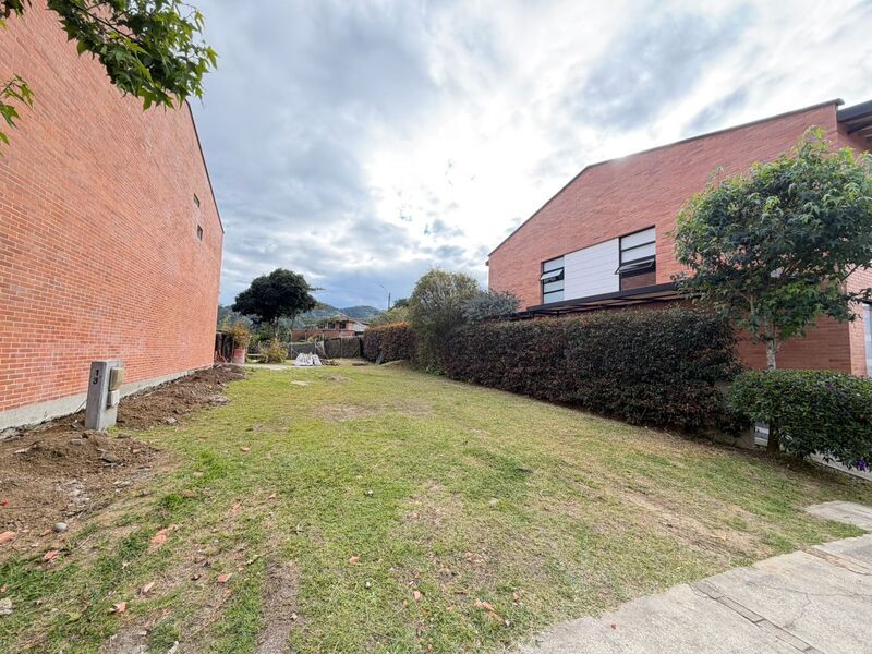 LOTE EN VENTA UBICADO EN EL RETIRO SECTOR LA FE