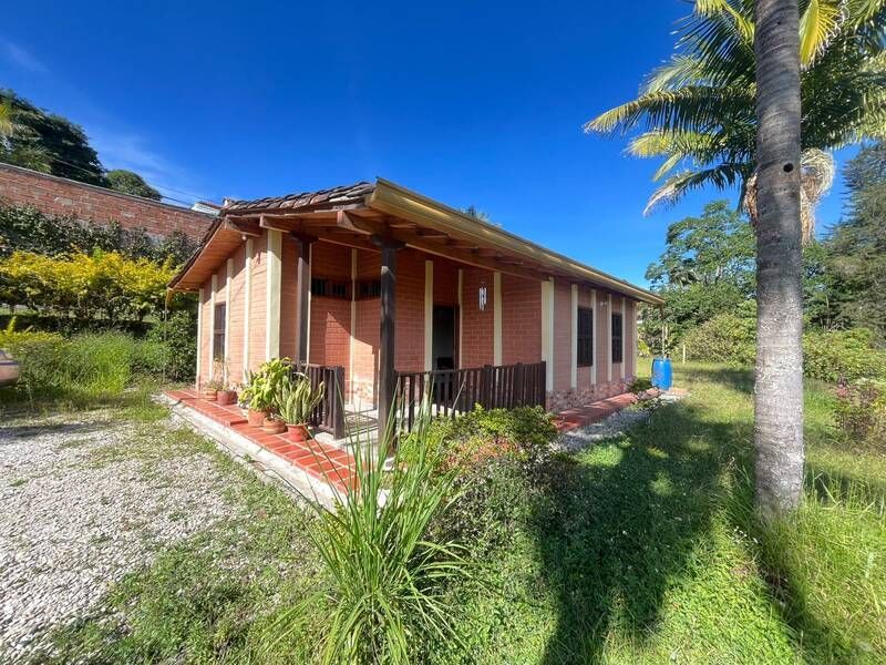 FINCA EN ARRIENDO UBICADA EN RIONEGRO SECTOR LOS COLEGIOS
