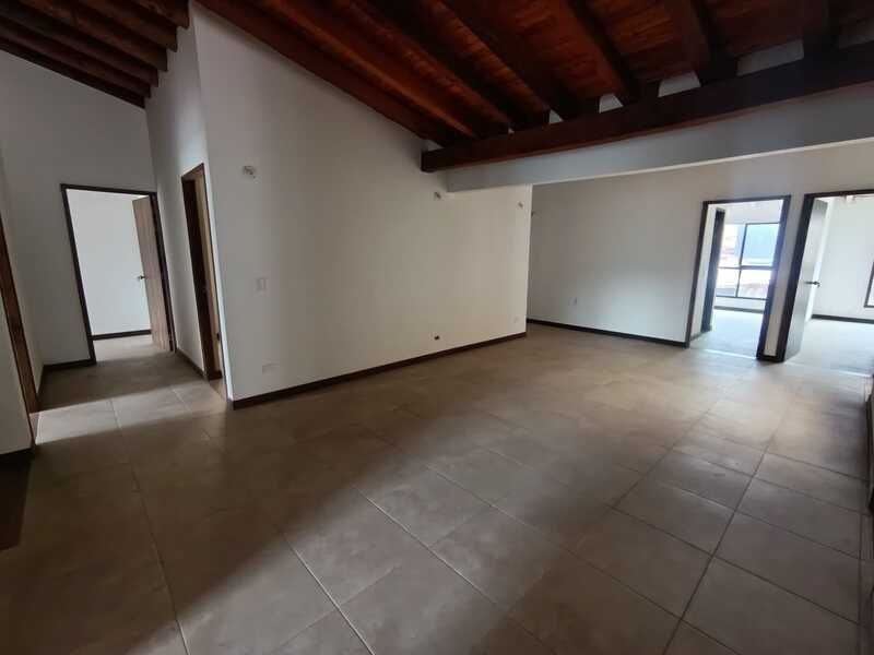 OFICINA EN ARRIENDO UBICADA EN LA CEJA SECTOR SAN CAYETANO