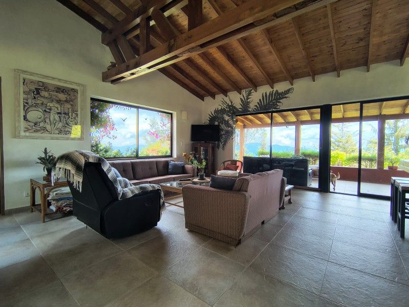 CASA EN VENTA UBICADA EN ENVIGADO SECTOR CATEDRAL